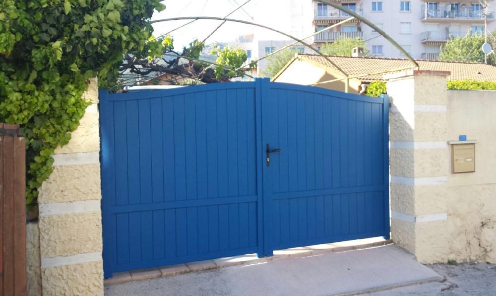 mareuil portail bleu